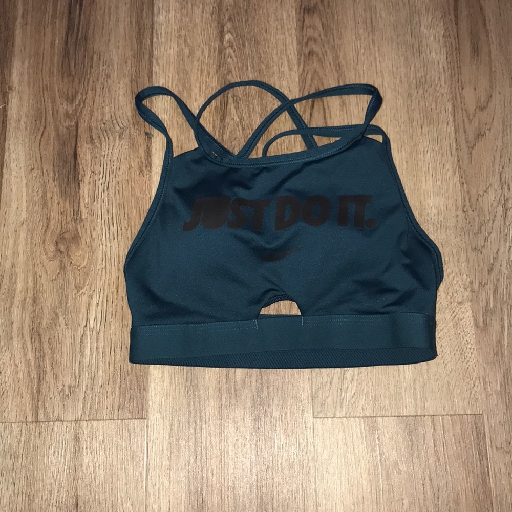 Nike women’s sport bra small